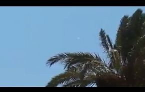 شاهد.. لحظة قفز طيار طائرة حربية ليبية