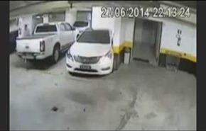 شاهد ماذا فعل ليحصل على مساحة أكبر لموقف سيارته!