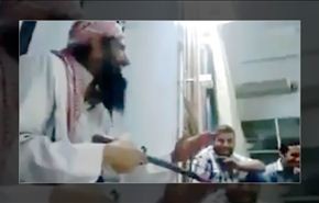 بالفيديو/ وهابي يدعو اتباعه الى التلذذ في حز العنق قبل قطعه