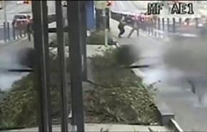 بين الموت والحياة ثوان قليلة....شاهد