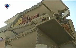 فيديو؛ الاحتلال يهدم منزل عائلة مراسل العالم في غزة