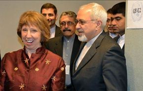 ظريف يجتمع باشتون لتحديد موعد استئناف المفاوضات النووية