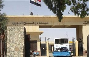 مغادرة حافلة واحدة فقط عبر معبر رفح