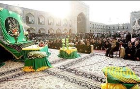 بالصور..تبديل راية قبة ضريح الامام الرضا (ع) بذكرى ميلاده