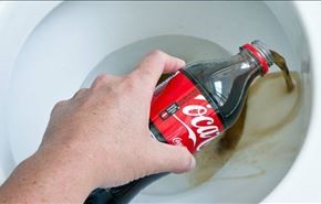 ویدئو+استفاده از نوشابه کوکاکولا به عنوان تمیزکننده!