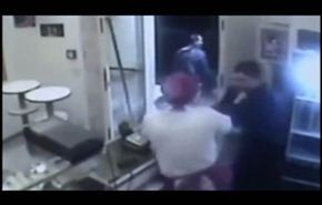 شاهد كيف تصدى طهاة لسطو مسلح؟