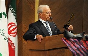 البروفيسور سميعي یحصد جائزة 2014 لافضل جراحي المخ والأعصاب