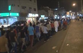 المناطق البحرينية تتظاهر تأكيداً على مقاطعتها للانتخابات النيابية