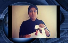 اسوة بشقيقتها.. مريم الخواجة تمزق صورة حاكم البحرين
