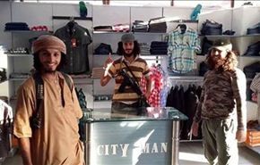 كاتب سعودي: إننا نستقدم الدواعش!