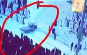 بالفيديو، سيارة نظافة تدهس مصليات بالحرم المكي