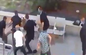 لحظة اعتقال شاب فلسطيني طعن أحد جنود الاحتلال الاسرائيلي