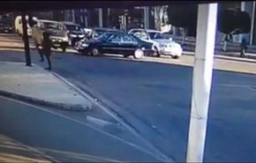 بالفيديو.. امراة تنجو من الموت المحتم بأعجوبة