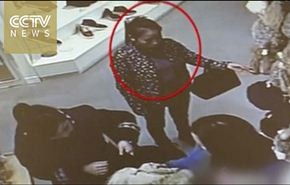 بالفيديو... فتاة تسرق آيفون 6 بمهارة عالية