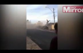 شاهد.. لحظة سقوط طائرة على منزل بالبرازيل
