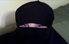 أستراليات ينضممن إلى 
