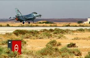والدة الكساسبة تطالب رفاقه الطيارين بحرق عناصر 