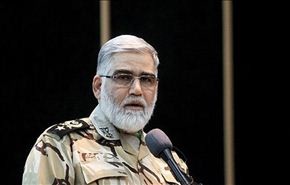ايران تزيح الستار عن روبوتات تنقل صواريخ ومدافع رشاشة