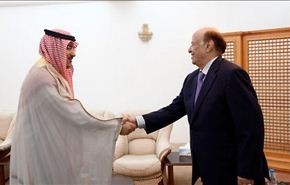 هادي يستنجد وحشود عسكرية سعودية على الحدود اليمنية