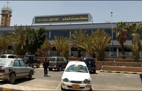 صور/ القصف السعودي يجبر الآلاف على الفرار عبر مطار صنعاء