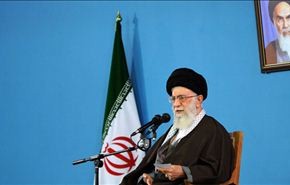 آية الله خامنئي: حل المشاكل الاقتصادية ليس في لوزان أو جنيف