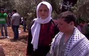 فيديو خاص؛ طفله ترتدي ثوب جدتها في ذكرى النكبة