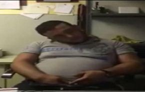 فيديو.. مدير يصفع موظفا غالبه النوم أثناء العمل!