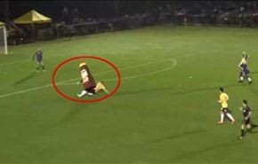 فيديو... طرد لاعب بسبب علبة صلصة !