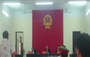 فيديو.. قاضي ينام أثناء جلسة محاكمة!