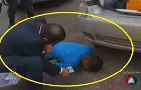 فيديو محرج... صحافي يحاول إجراء لقاء مع رجل ميت!!