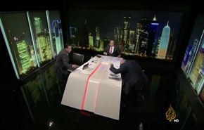 مشاجرة بالأحزمة بين ضيفين ببرنامج تلفزيوني... شاهد