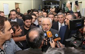 ظريف يخير المفاوضين بين السعي لاتفاق أو ممارسة الضغوط