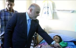 بالصور: العبادي يتفقد جرحى القوات المسلحة في مشفى الكاظمية