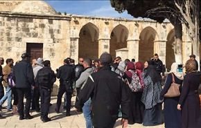 حراس الاقصى يتصدون لمحاولة مستوطن رفع علم الاحتلال، ولكن..