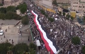 مسيرة بصنعاء تعتبر العدوان على تعز وعمران جرائم حرب