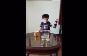 شاهد... طفل يقدم أفضل خدعة سحرية