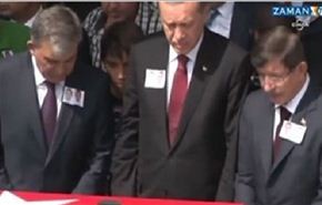 فيديو... اردوغان يخطئ بالصلاة ويشعل جدلا على مواقع التواصل