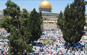 9 الاف يؤدون صلاة الجمعة داخل المسجد الاقصى رغم الحصار