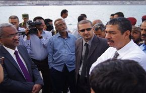 بحاح يزور عدن في مهمة إلتقاط صور!