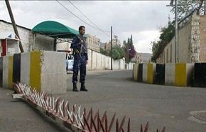 مسقط تستدعي السفير السعودي احتجاجا على قصف سفارتها بصنعاء