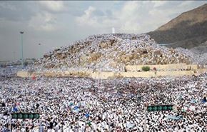 حجاج بيت الله الحرام في عرفات يؤدون الركن الاعظم