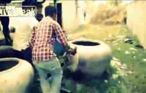 شاهد ماذا خرج من هذه الجرة بعد كسرها؟