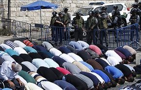 الاحتلال منع الفلسطينيين من الوصول للاقصى لاقامة صلاة الجمعة