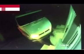 بالفيديو.. رش منزل احد السياسيين بمياه الصرف الصحي