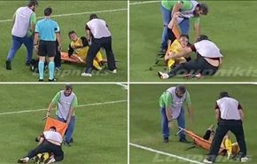 بالفيديو...  لماذا اثار نقل لاعب مصاب ضحك الجماهير؟
