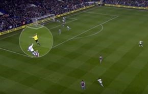 فيديو ... حكم يحتفل بالهدف أكثر من اللاعب مسجل الهدف!