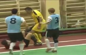 شاهد ردة فعل لاعب روسي على أخذه بطاقة حمراء !