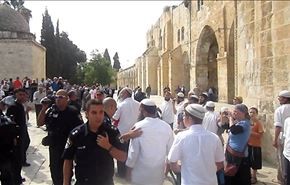 المستوطنون يقتحمون الاقصى بحماية الاحتلال