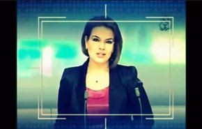 بالفيديو... موقف محرج لمذيعة تتلعثم بكلمة اربع مرات