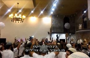 فيديو فظيع لصهاينة يحتفلون بحرق الرضيع علي دوابشة وعائلته